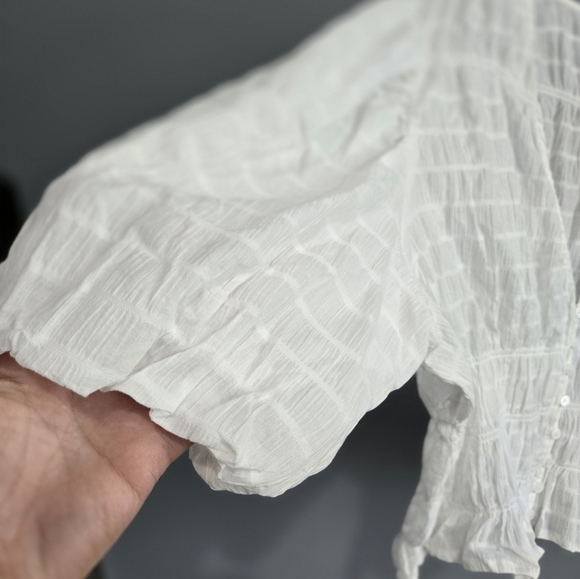 1 State White Smocked Puff Sleeve Crop Top, Size Large - Picture 7 of 8